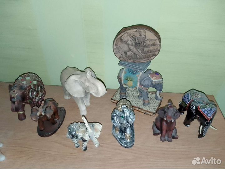 Коллекция фигурок слонов