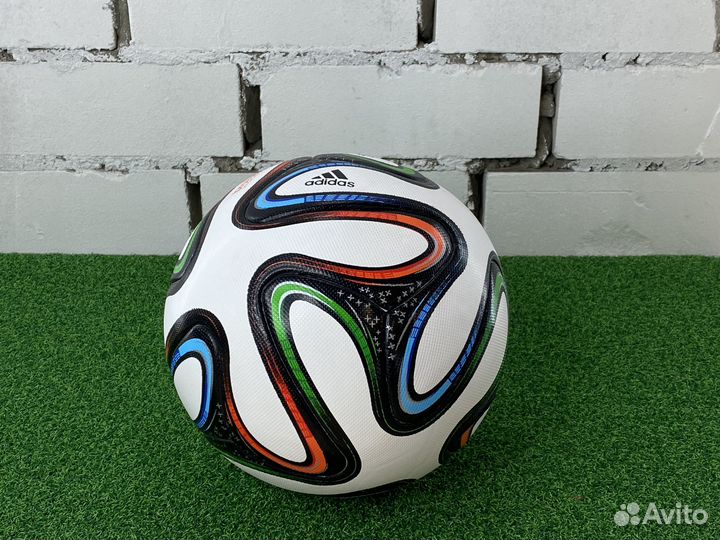 Футбольный мяч adidas