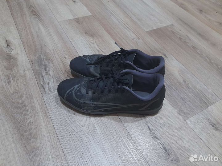 Продам сороконожки Найк размер 39