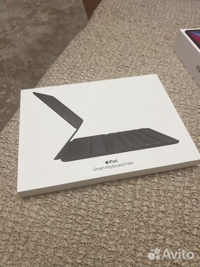 Apple smart keyboard folio 11