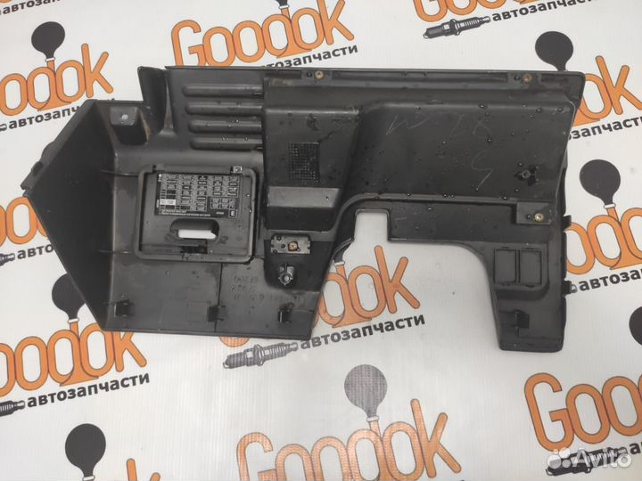 Накладка 681062F901 Nissan Primera P11