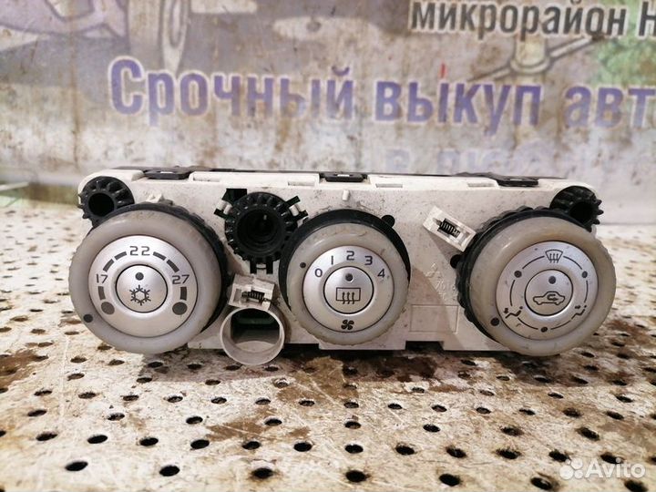Блок управления печкой Mitsubishi Colt 6 1.3