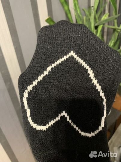 Свитер с черепом