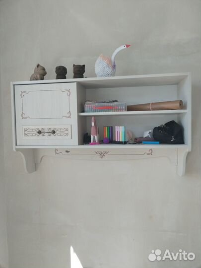 Письменный стол с полкой