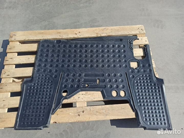 Коврик 80-6702340-В цельный С вырезом (С бортами)