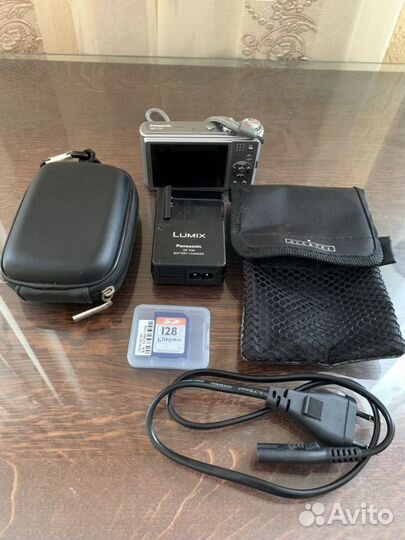 Компактный цифровой фотоаппарат