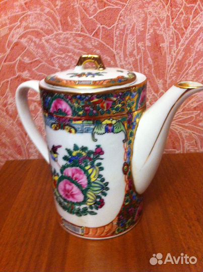 Чайные сервизы, горшочки, супница и сливочник