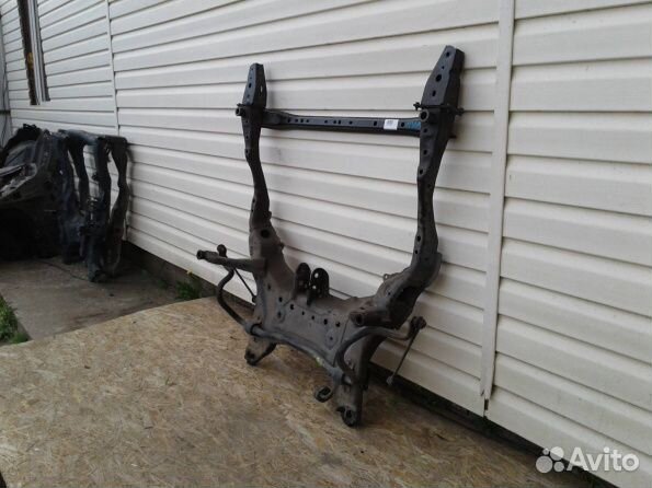 Подрамник передний Mazda 3 BM 2014г