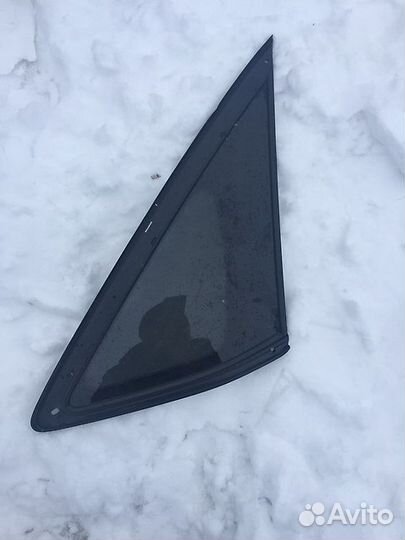 Стекло в заднее крыло Volkswagen polo sedan