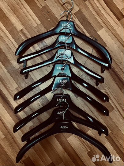 Вешалки плечики брендовые
