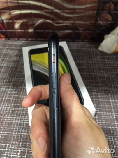 iPhone SE (2020), 64 ГБ