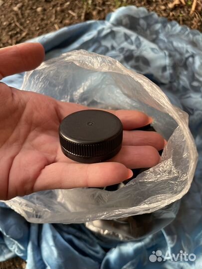 Крышки пластиковые на бутылку с широким горлышком