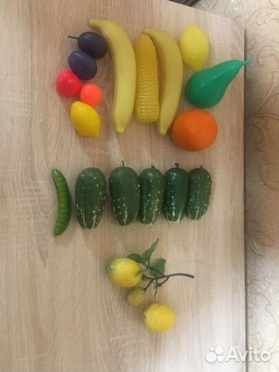 Пластмасовые игрушки овощи, фрукты
