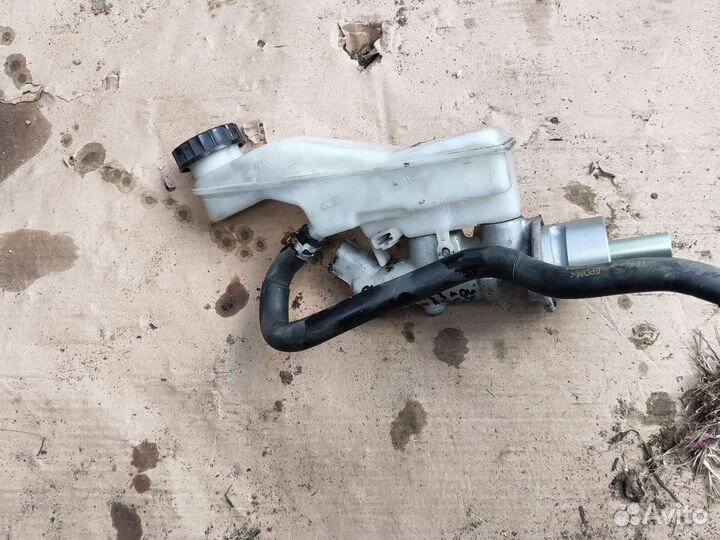 Главный тормозной цилиндр на Toyota Corolla