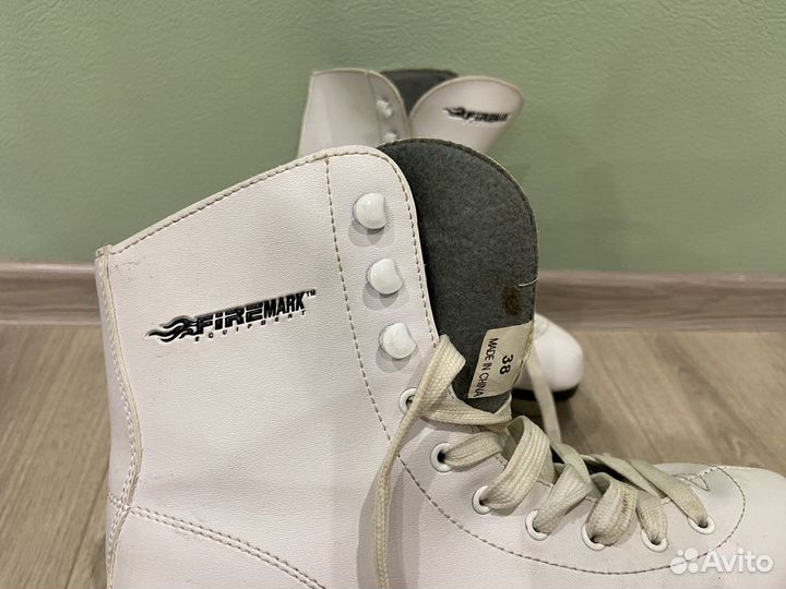 Коньки фигурные женские 38 размер