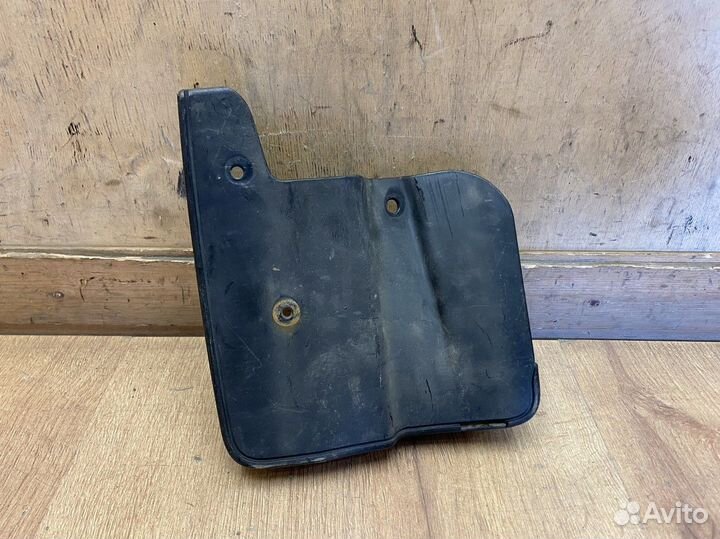 Брызговик задний правый Subaru Legacy Outback B15