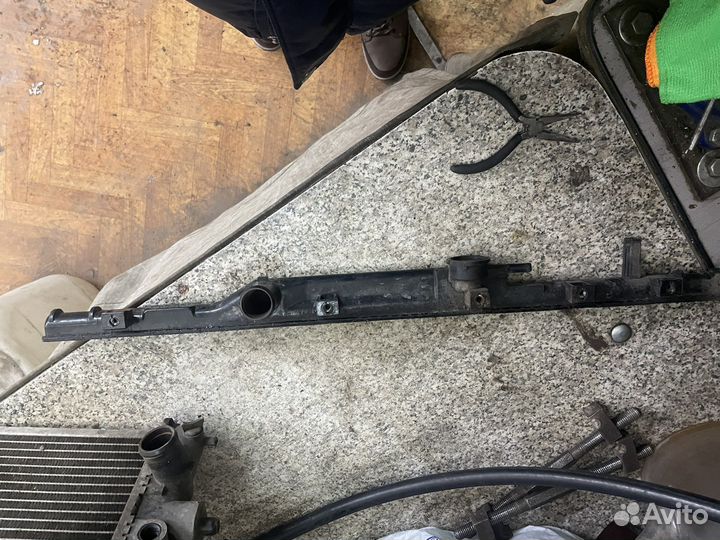 Верхний бачок радиатора на 3 s-fe