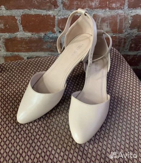 Туфли бежевые, застежка на лодыжке, раз.40-41