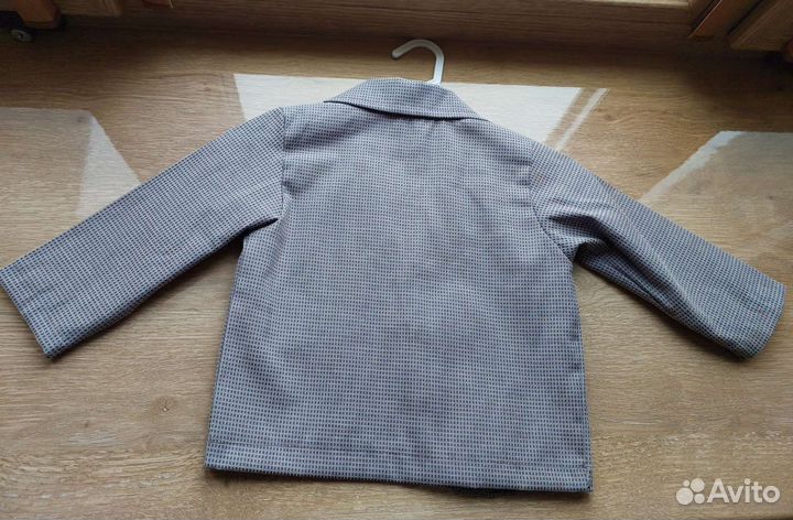 Пиджак детский 86 новый и жилетка вязаная