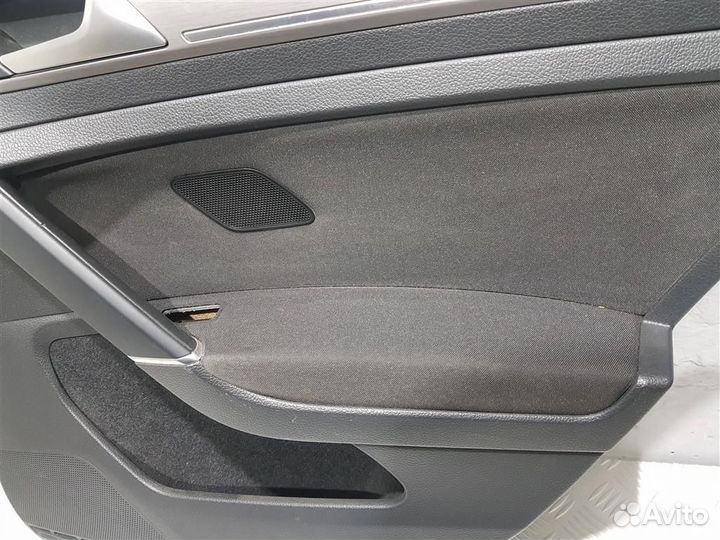 Обшивка двери задняя Volkswagen Golf 7 5G6867212DJ