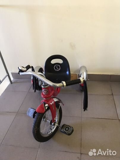 Трехколесный велосипед Schwinn Roadster Trike