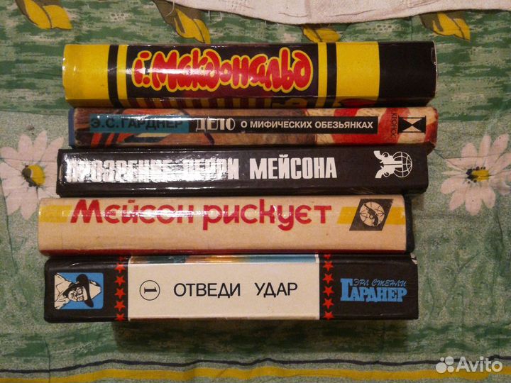 Книги. Зарубежные и российские детективы