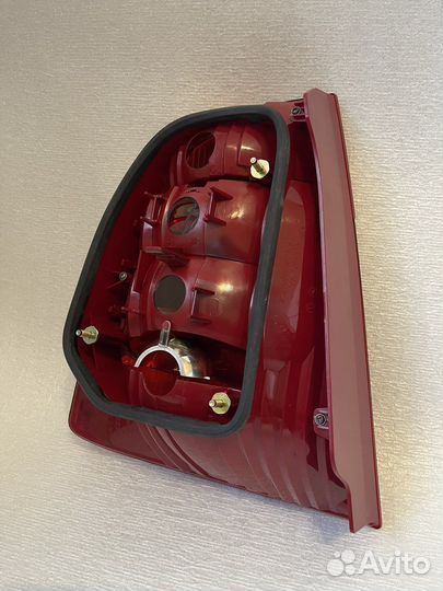 Фонарь зданий правый Skoda Superb