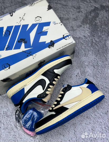 Nike air Jordan 1 travis Scott