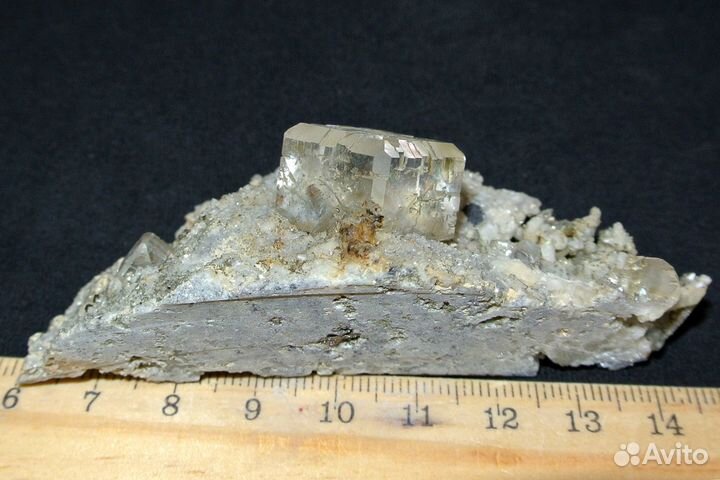 Флюорит, пирротин, кварц, пирит, сидерит. Лот№1065