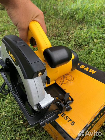 Циркулярная пила dewalt