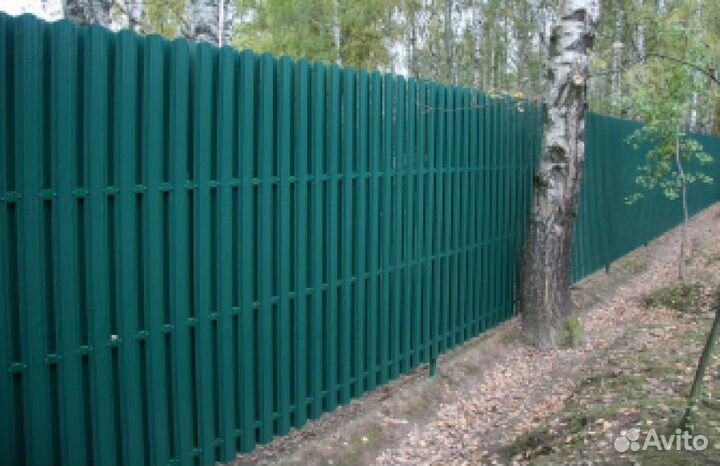 Забор из евроштакетника в наличии