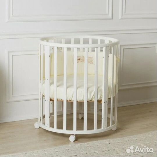 Кроватка для новорожденных с маятником