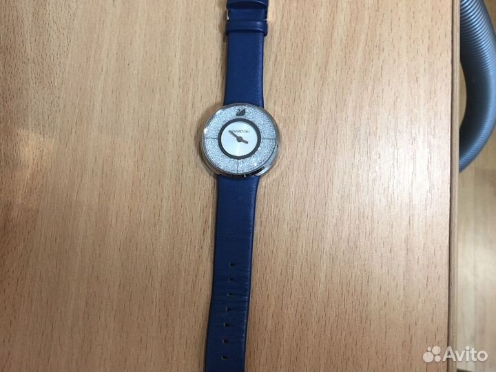 Часы наручные женские Сваровски