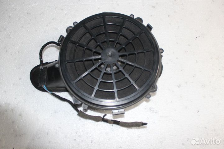 Динамик сабвуфер bose задней полки на Mercedes