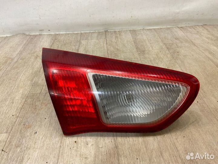 Фонарь в крышку багажника задний левый Mitsubishi