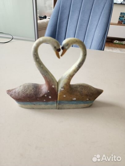 Статуэтка лебедь