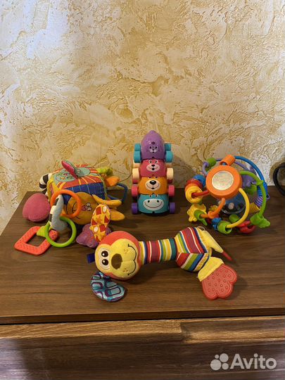 Развивающие игрушки для малышей пакетом