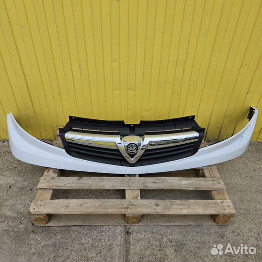 Решетка радиатора Opel Vivaro