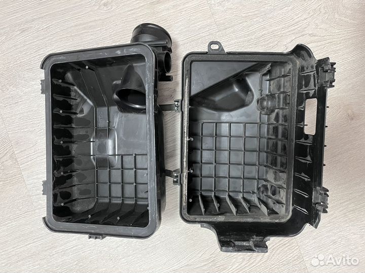 Корпус воздушного фильтра Mitsubishi Lancer 10