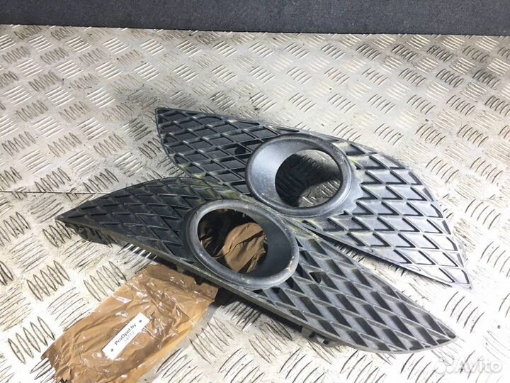 Решетка в бампер нижняя Opel 2010 13225764