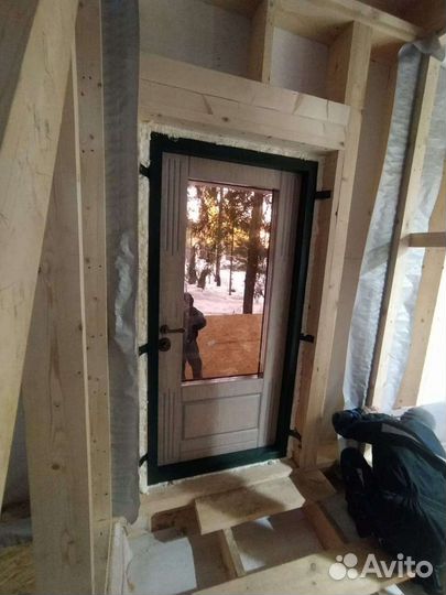 Дверь входная металлическая со стеклом