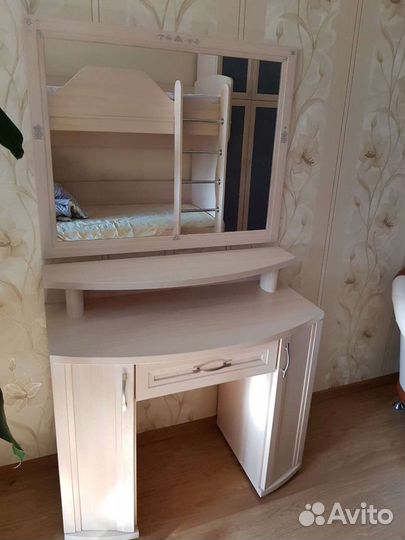 Туалетный столик