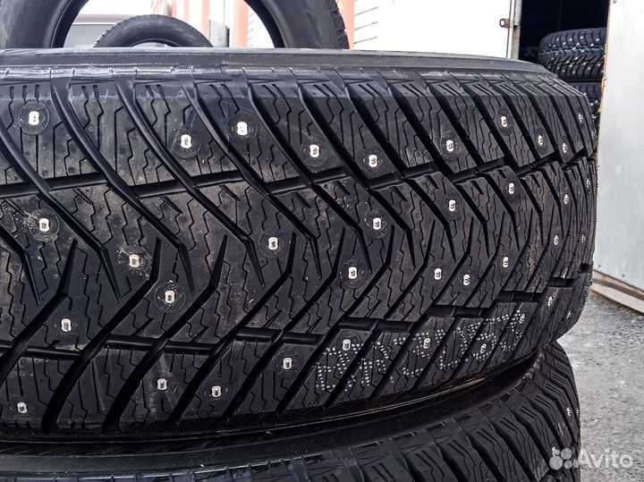 Yokohama IceGuard Stud IG65 215/65 R16