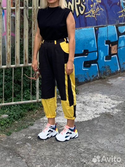 Брюки бананы с жёлтыми вставками-S