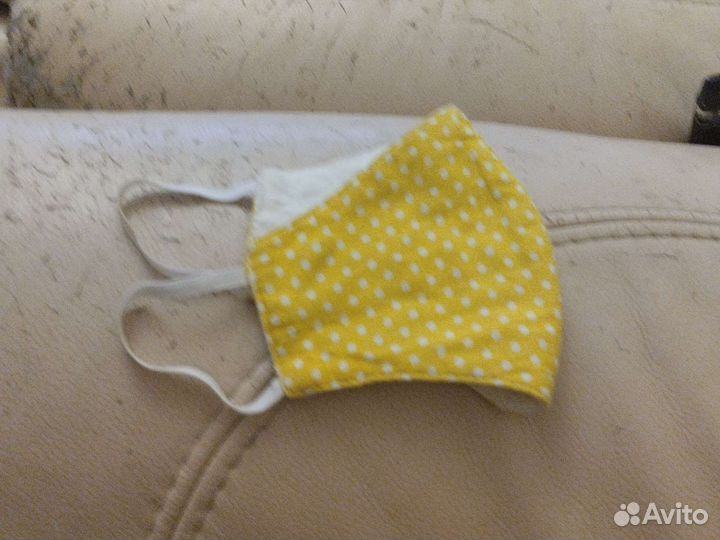 Маска тканевая жёлтая в белый горошек