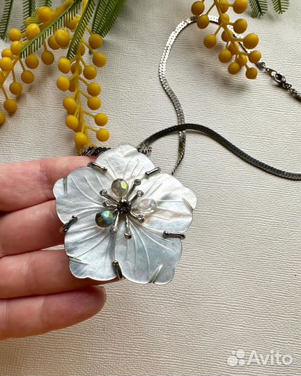 Брошь кулон перламутр