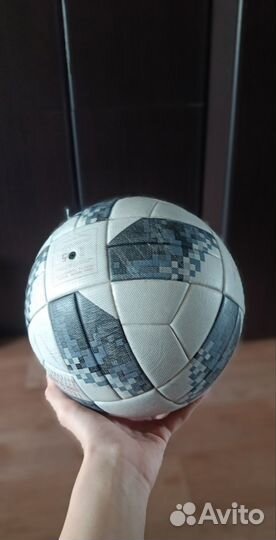 Футбольный мяч adidas telstar fifa 2018