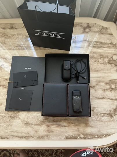 Vertu Ascent Ti Ferrari Nero, 4 ГБ