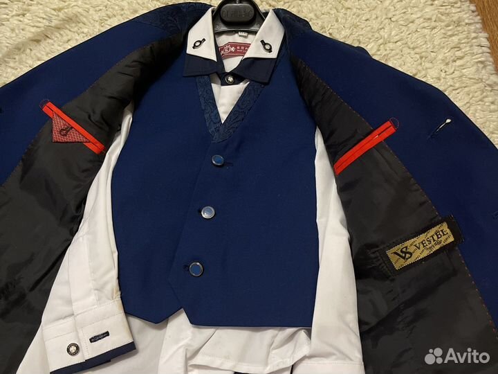 Костюм на 4 года привезен из Дубая. изпереросли)