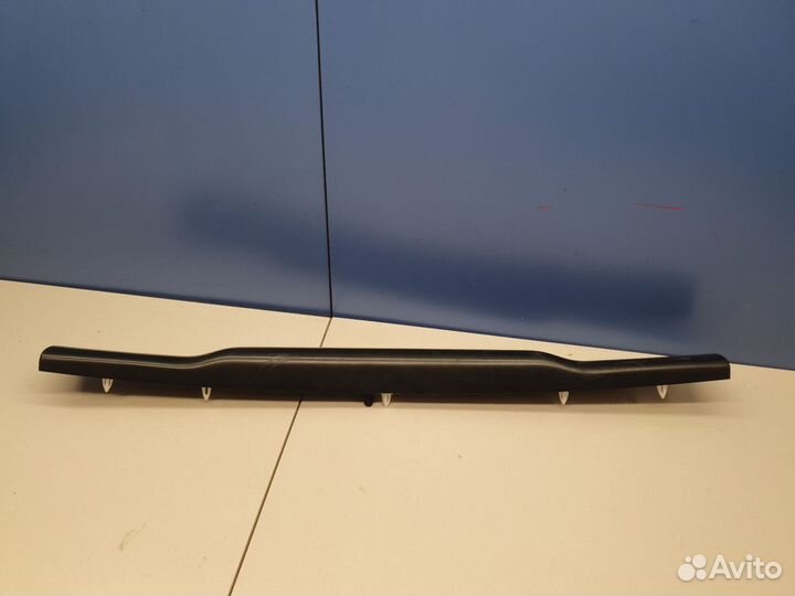 Обшивка двери багажника верхняя Mini F55 2014